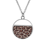 Collier acier pendentif rond avec résine leopard