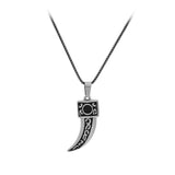 Collier acier patiné pendentif dent de requin résine noire