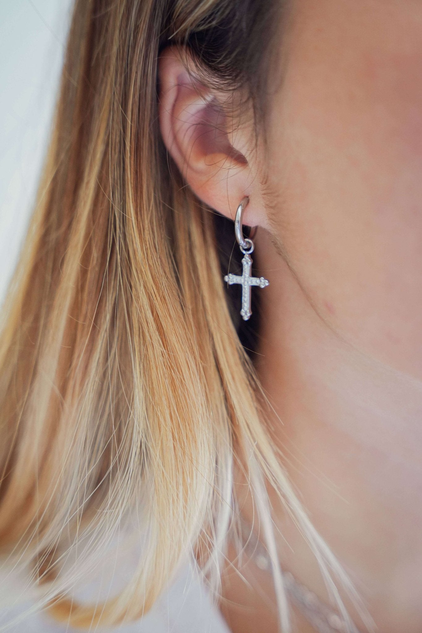 Boucles d'oreilles acier croix résine et pierres synthétiques - Olyci Bijoux