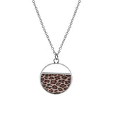 Collier acier pendentif rond avec résine leopard