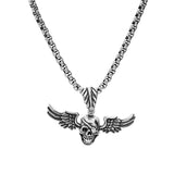 Collier acier patiné pendentif tete de mort avec ailes